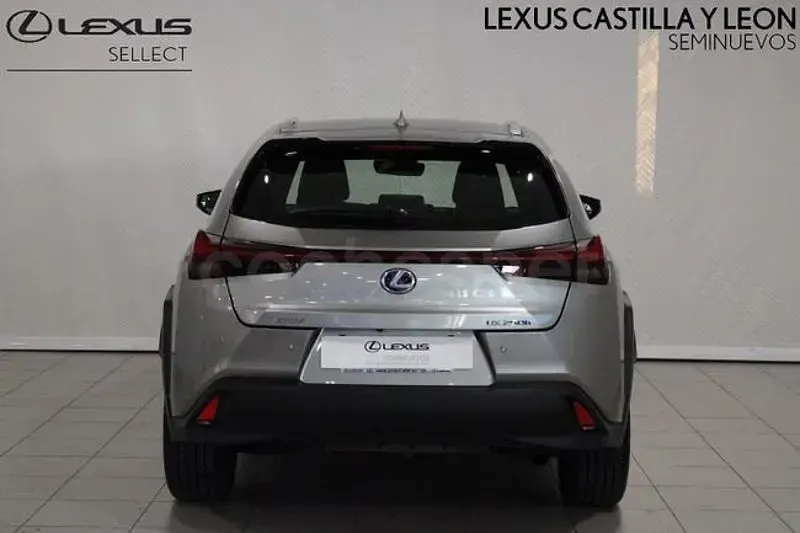 Usado Lexus UX 184 CV (135 kW) 2021 Gris / plata SUV