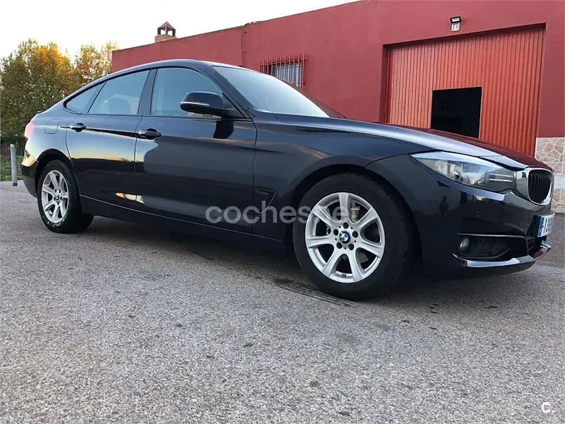 Usado BMW 318 143 CV (105 kW) 2015 Azul Berlina