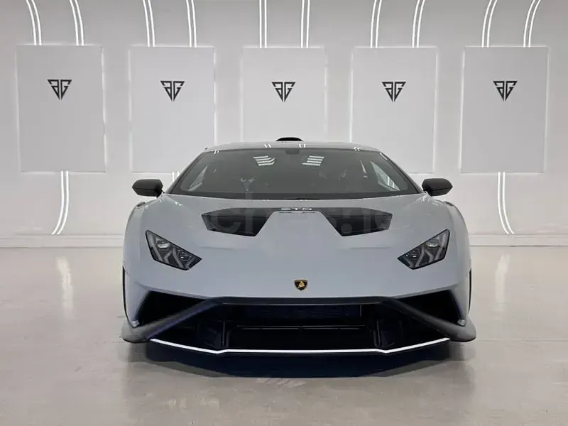 Usado Lamborghini Huracán 640 CV (470 kW) 2024 Gris / plata Coupe