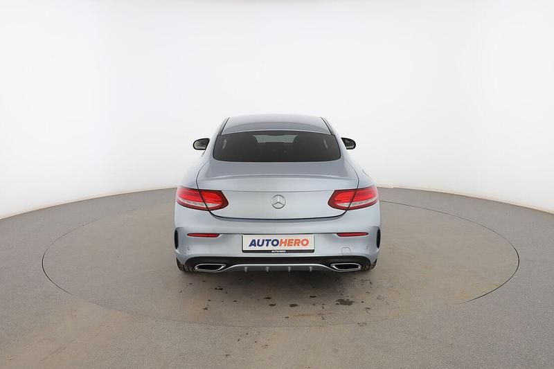 Usado Mercedes C220 AMG line 171 CV (125 kW) 2016 Gris Berlina
