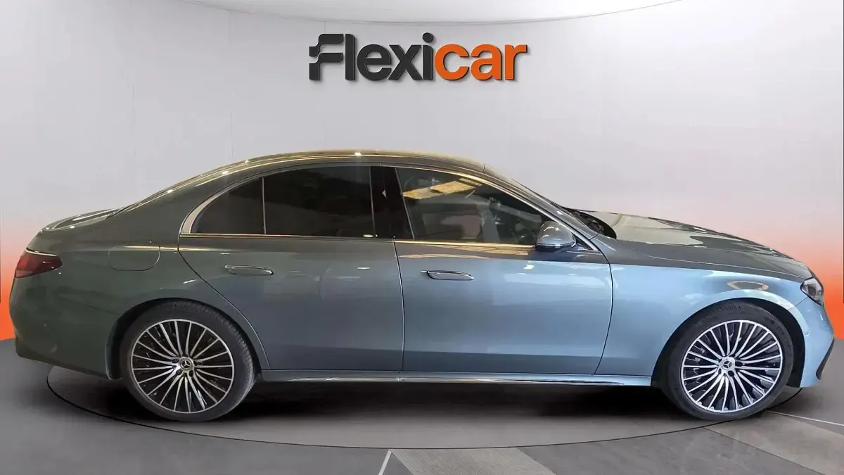 Usado Mercedes E300 313 CV (230 kW) 2024 Verde Berlina