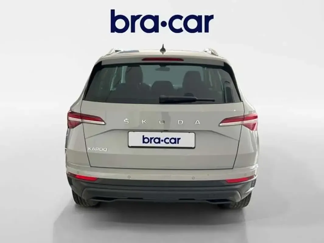Usado Skoda Karoq Selection 150 CV (110 kW) 2024 Gris SUV