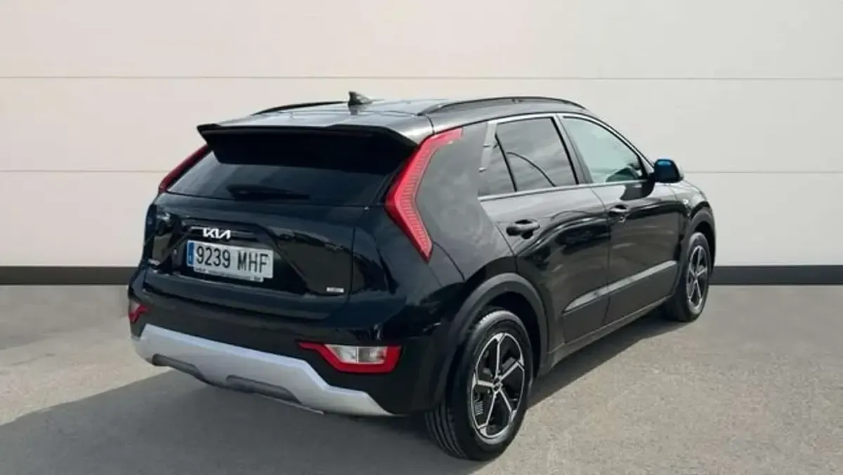 Usado Kia Niro 141 CV (103 kW) 2023 Negro SUV