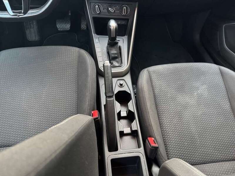 Usado VW Polo Advance 95 CV (69 kW) 2020 Gris Utilitario