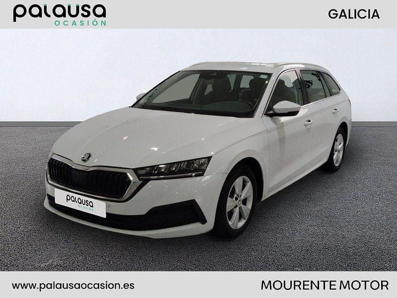 Usado Skoda Octavia Ambition 110 CV (80 kW) 2021 Blanco Familiar