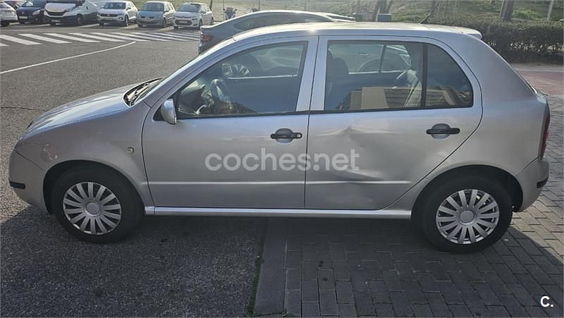 Usado Skoda Fabia Classic 68 CV (50 kW) 2002 Gris / plata Berlina