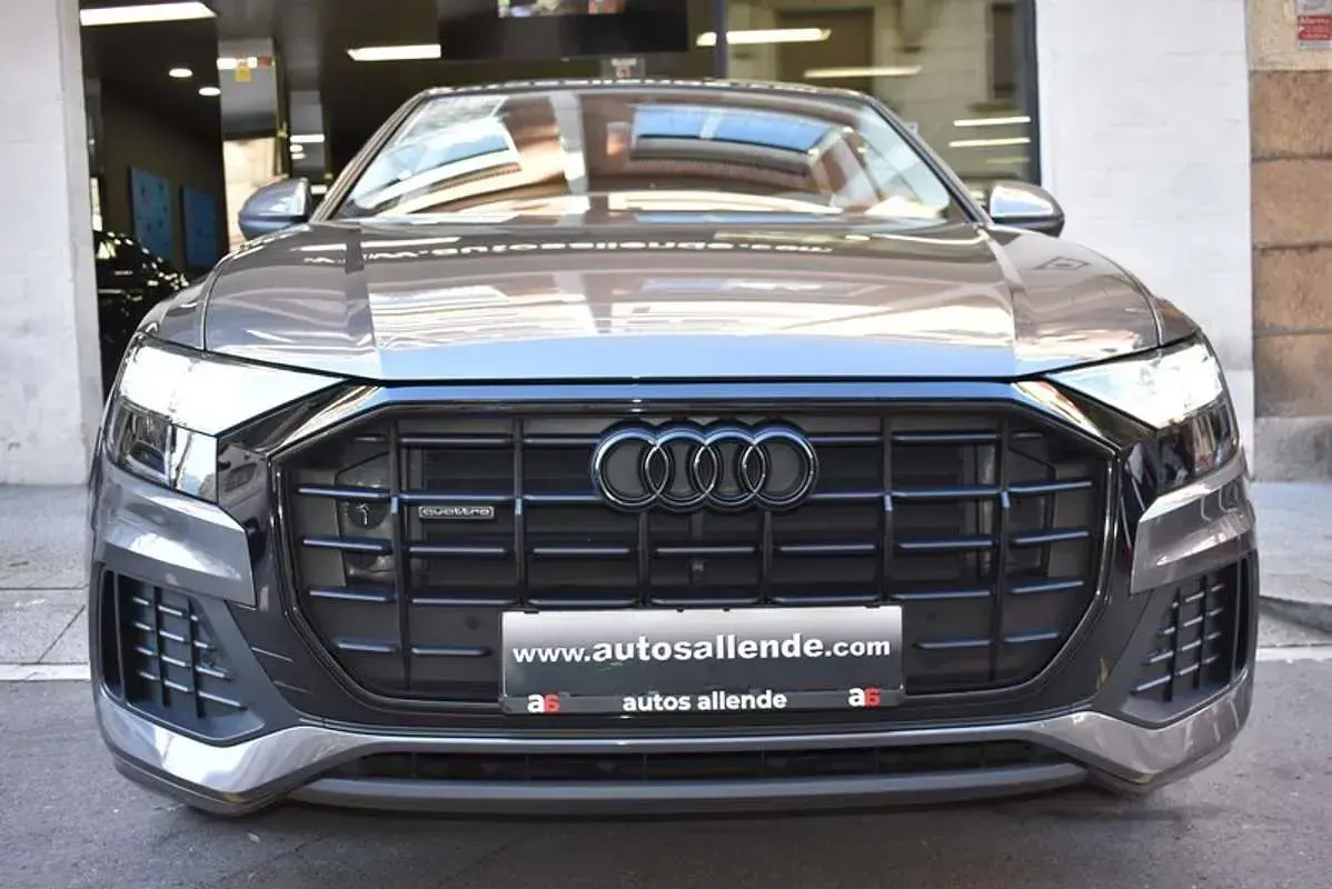 Usado Audi Q8 286 CV (210 kW) 2023 Gris SUV