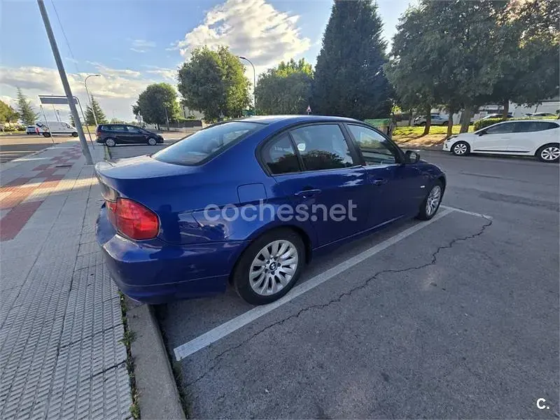 Usado BMW 320 170 CV (125 kW) 2009 Azul Familiar