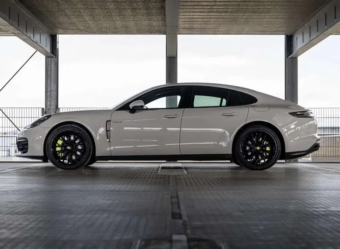 Usado Porsche Panamera 4 Platinum Edition 462 CV (339 kW) 2022 Gris Utilitario
