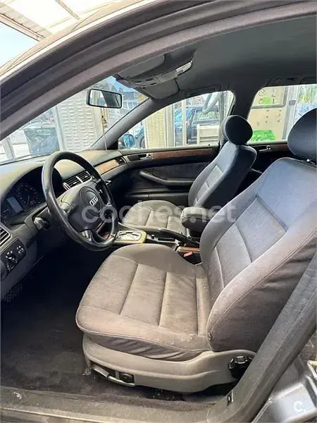 Usado Audi A6 165 CV (121 kW) 1998 Gris / plata Familiar