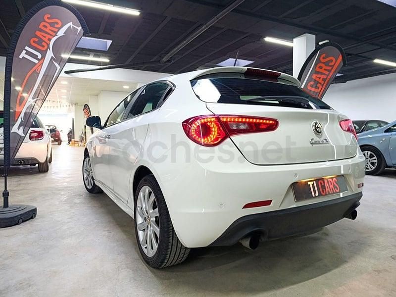 Usado Alfa Romeo Giulietta Distinctive 140 CV (102 kW) 2012 Blanco Utilitario