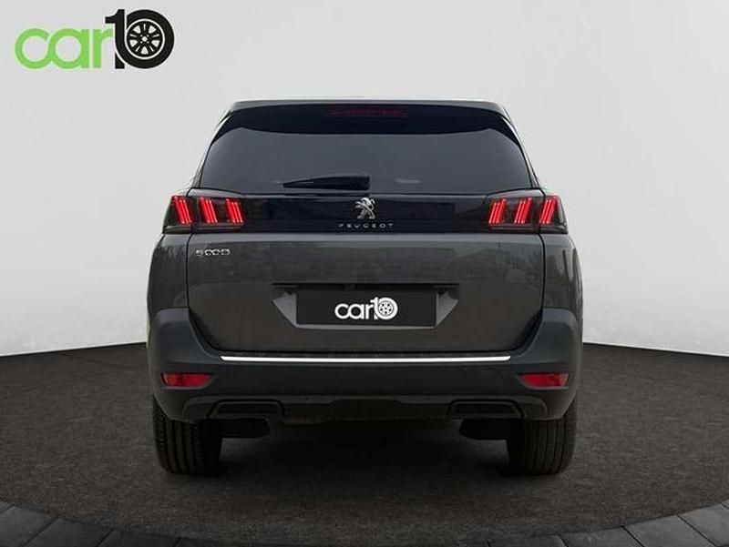 Usado Peugeot 5008 Allure 136 CV (100 kW) 2024 Gris SUV