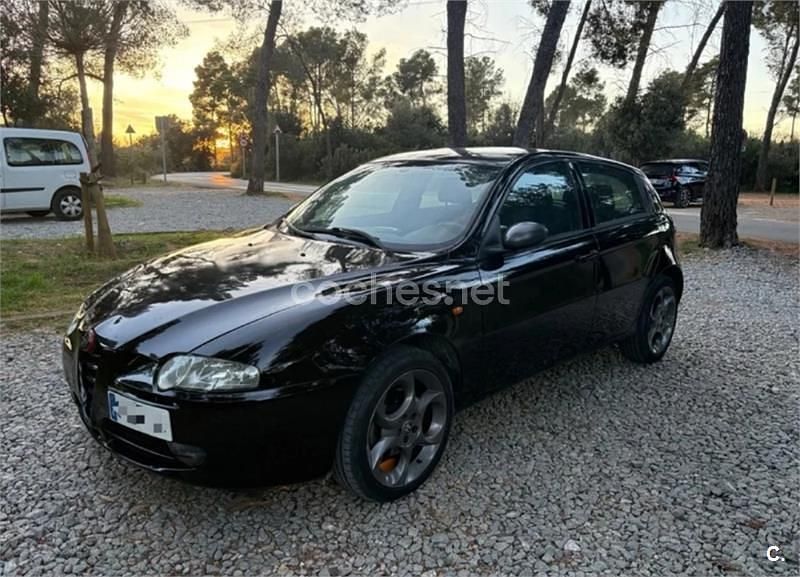 Usado Alfa Romeo 147 Progression 105 CV (77 kW) 2004 Negro Utilitario
