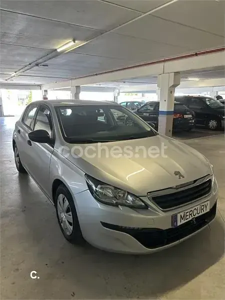 Usado Peugeot 308 Access 100 CV (73 kW) 2017 Gris / plata Berlina