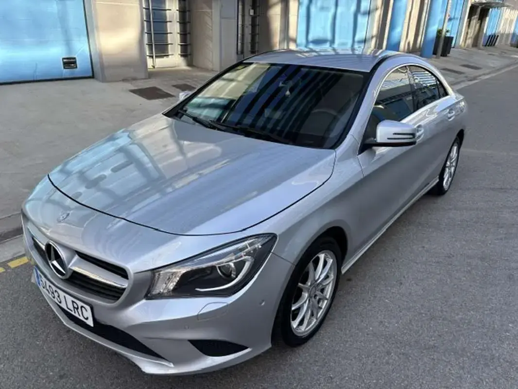 Usado Mercedes CLA220 Urban 170 CV (125 kW) 2015 Gris Coupe