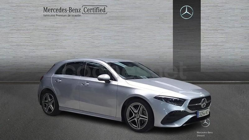 Usado Mercedes A180 136 CV (100 kW) 2025 Gris / plata Berlina