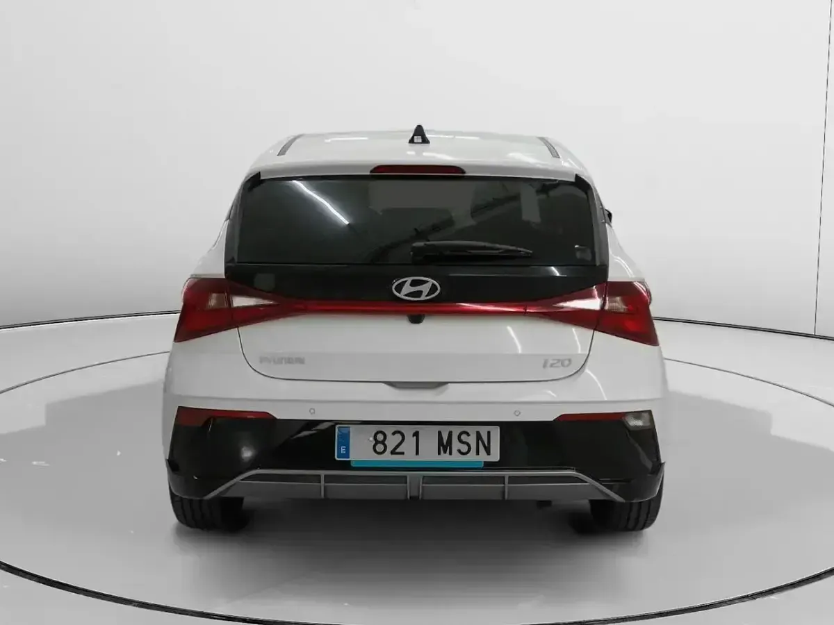 Usado Hyundai i20 101 CV (74 kW) 2024 Blanco Utilitario