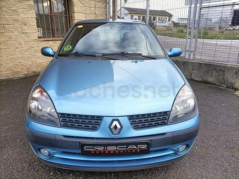 Usado Renault Clio II Expression 75 CV (55 kW) 2003 Azul Berlina