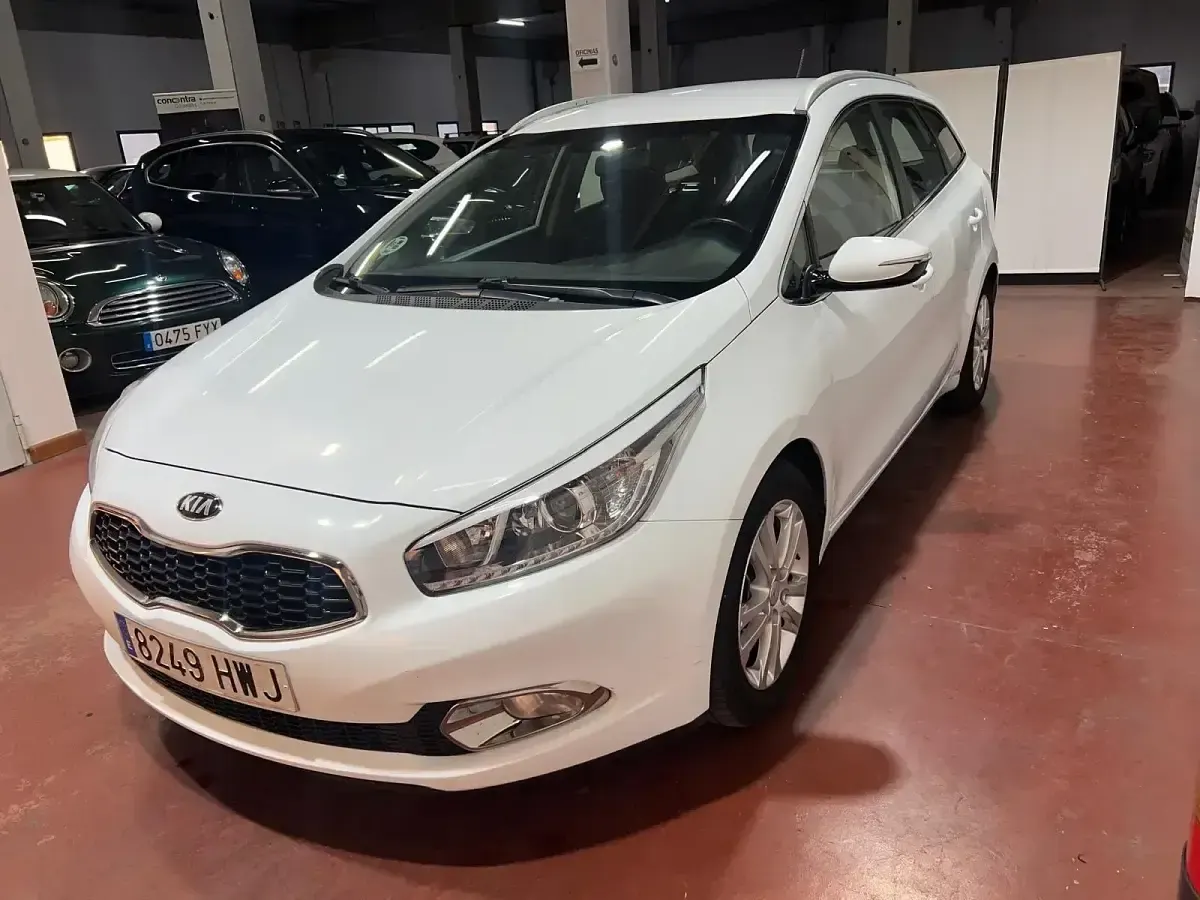 Usado Kia Ceed Sportswagon 128 CV (94 kW) 2014 Blanco Familiar