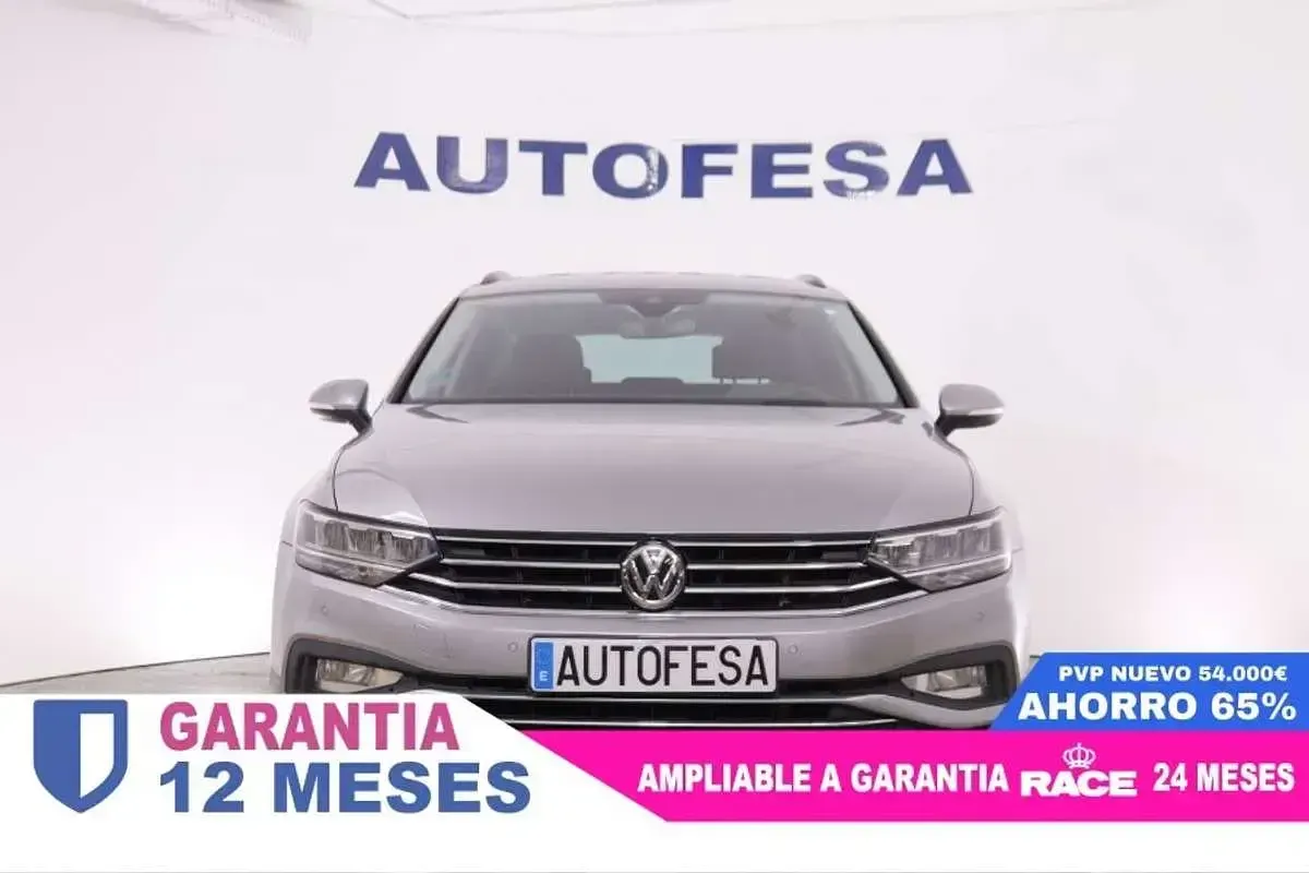 Usado VW Passat Executive 150 CV (110 kW) 2020 Blanco Familiar