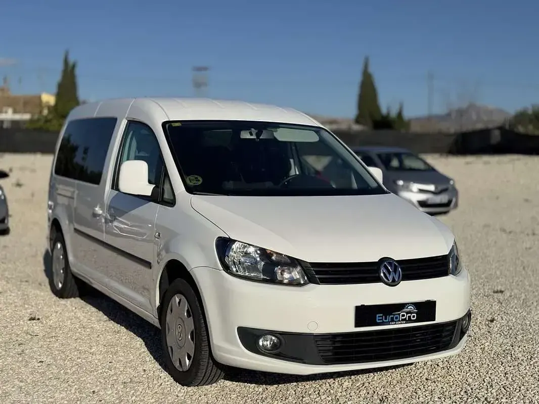 Usado VW Caddy Maxi Trendline 102 CV (75 kW) 2015 Blanco Monovolumen