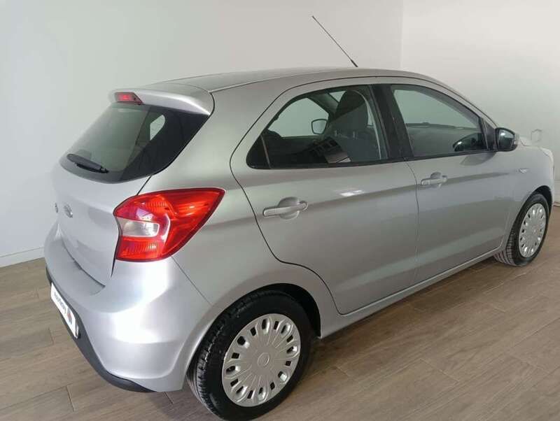 Usado Ford Ka Plus 69 CV (50 kW) 2016 Plateado Utilitario