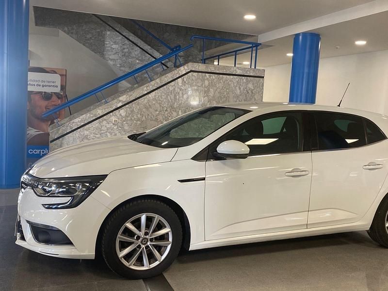 Usado Renault Mégane Cabriolet Life 90 CV (66 kW) 2017 Blanco glaciar (opaco) Descapotable