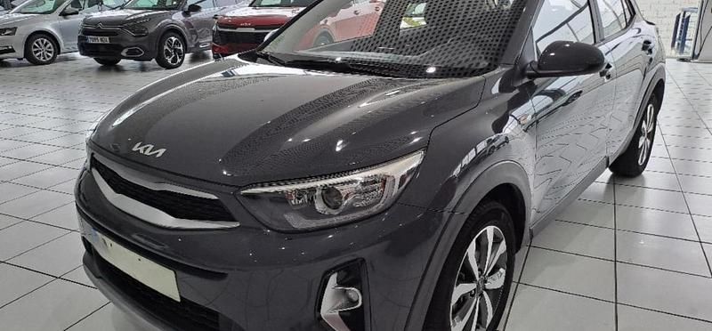 Usado Kia Stonic 101 CV (74 kW) 2021 Gris acero SUV