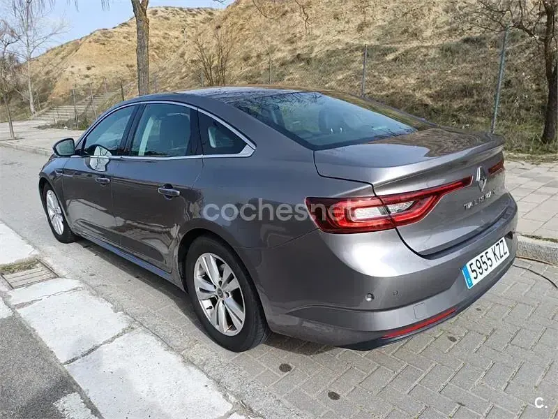 Usado Renault Talisman Zen 150 CV (110 kW) 2019 Gris / plata Berlina
