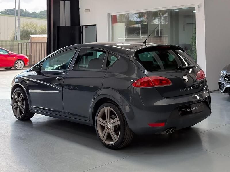Usado Seat Leon FR 170 CV (125 kW) 2008 Gris Utilitario