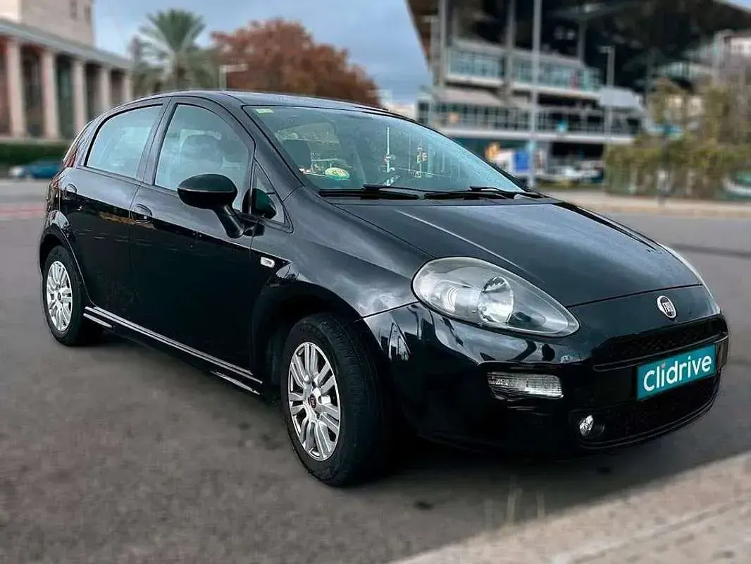 Usado Fiat Punto Easy 69 CV (50 kW) 2015 Negro Berlina
