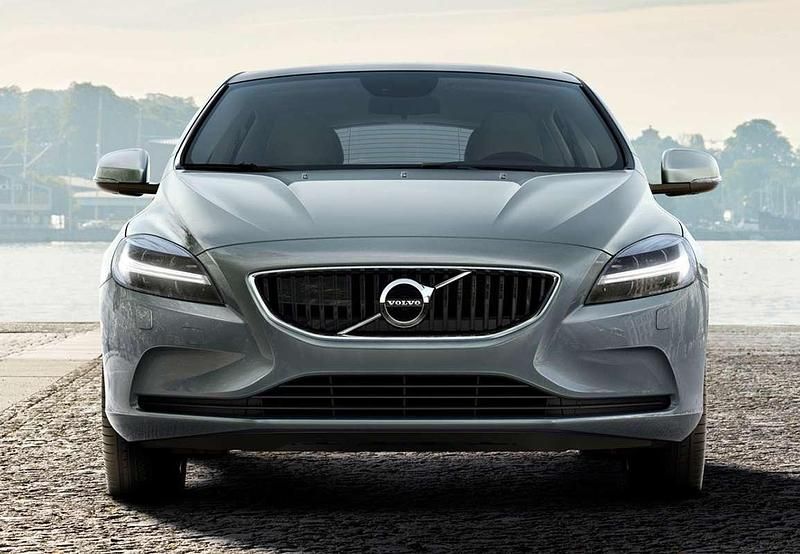 Usado Volvo V40 Momentum 150 CV (110 kW) 2017 Blanco Utilitario