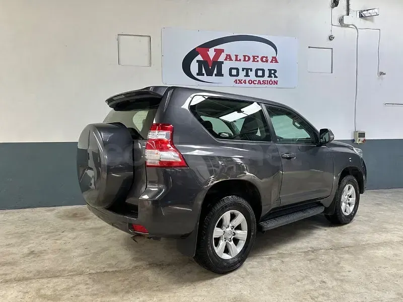 Usado Toyota Land Cruiser 177 CV (130 kW) 2017 Gris / plata SUV