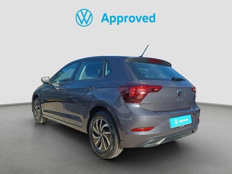 Usado VW Polo Life 95 CV (69 kW) 2022 Gris Utilitario