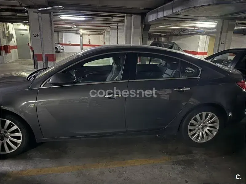 Usado Opel Insignia Cosmo 140 CV (102 kW) 2009 Gris / plata Berlina