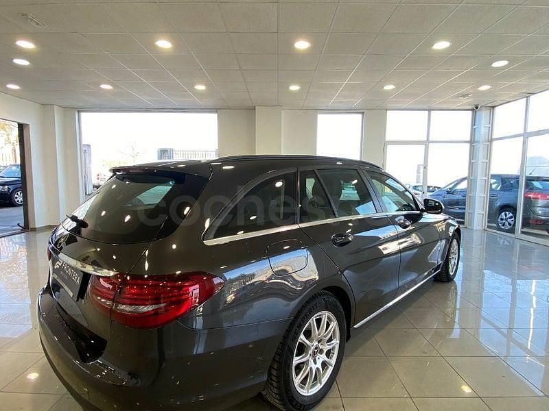 Usado Mercedes C200 160 CV (117 kW) 2020 Gris / plata Familiar