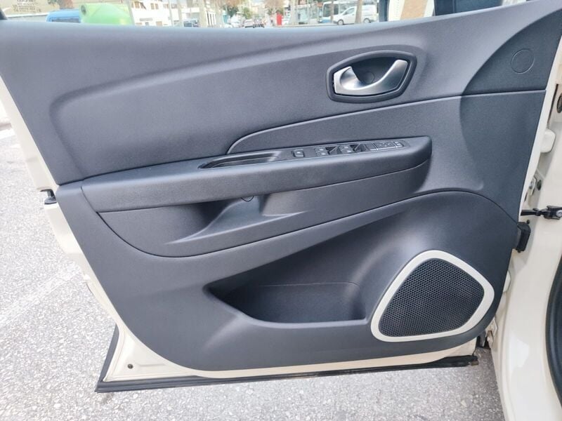Blanco Usado 2019 Renault Captur Life SUV | 8900 € - Imagen 1/4