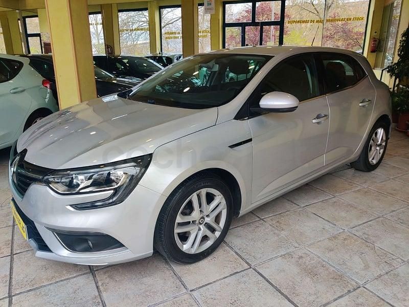 Usado Renault Mégane IV Business 95 CV (69 kW) 2020 Gris / plata Berlina