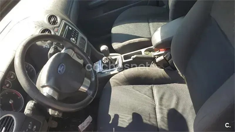 Używany Ford Focus Trend 115 KM (84 kW) 2005 Niebieski Sedan/Limuzyna