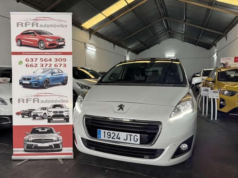 Usado Peugeot 5008 Allure 120 CV (88 kW) 2016 Blanco Monovolumen