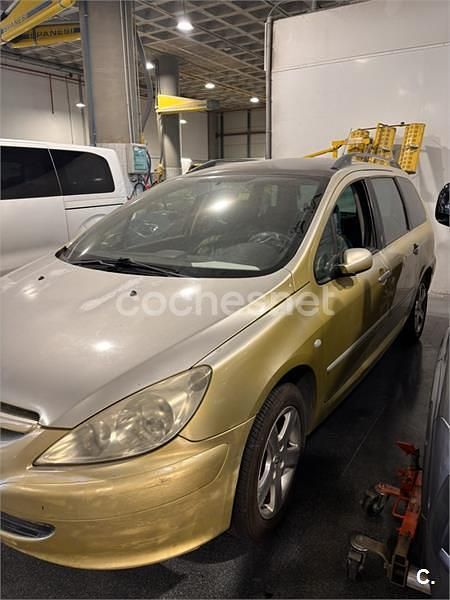 Usado Peugeot 307 138 CV (101 kW) 2003 Amarillo Familiar