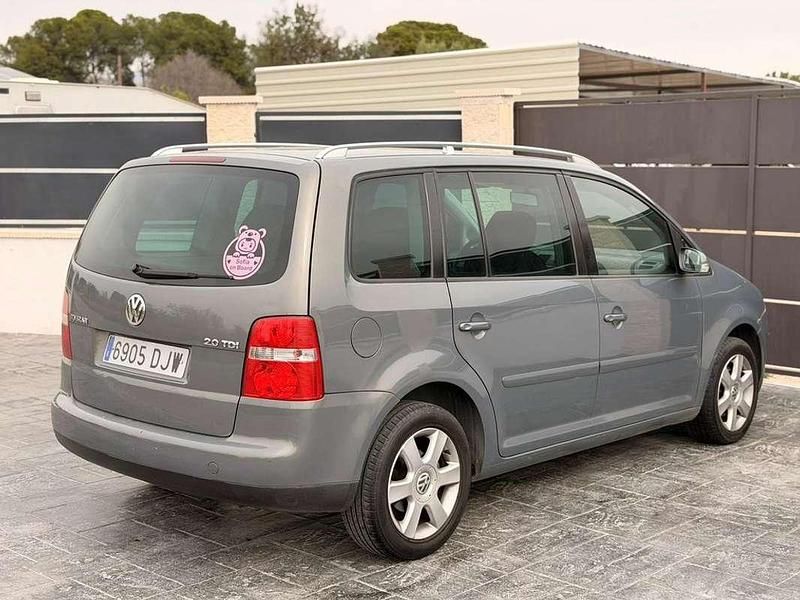 Usado VW Touran Advance 140 CV (102 kW) 2005 Gris Monovolumen