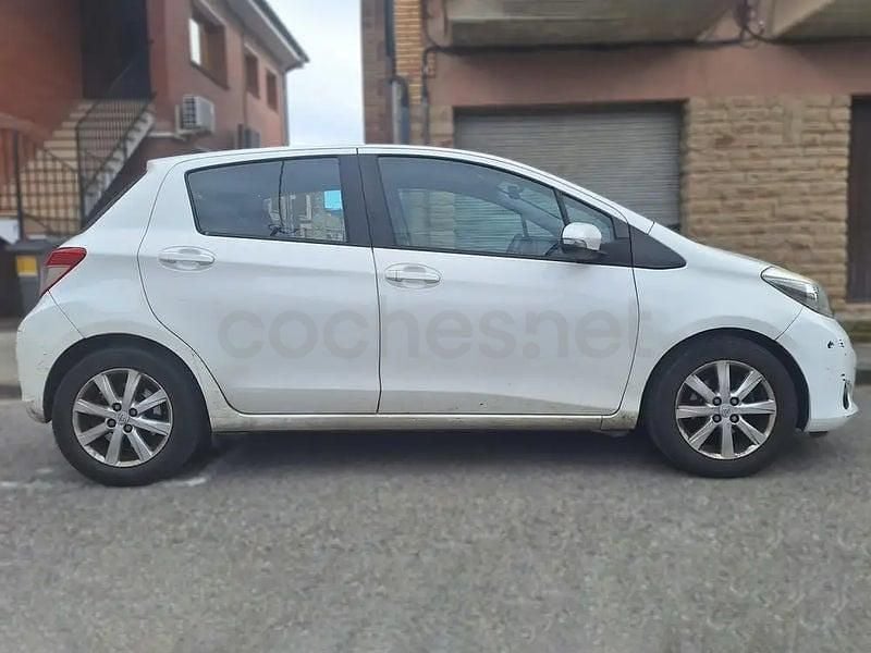 Usado Toyota Yaris Active 90 CV (66 kW) 2012 Blanco Utilitario