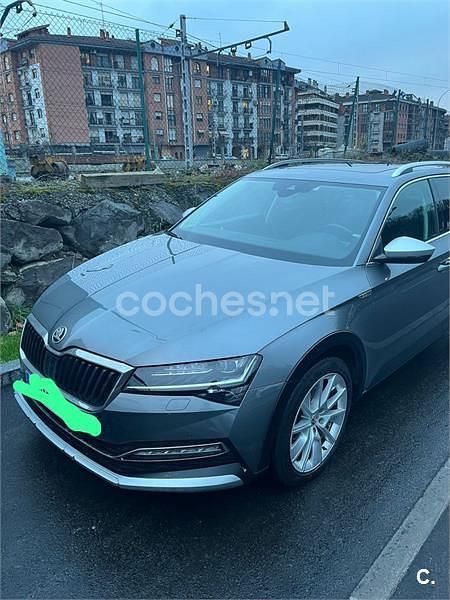 Usado Skoda Superb 150 CV (110 kW) 2021 Gris / plata Familiar