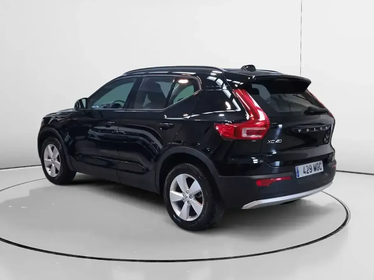 Usado Volvo XC40 129 CV (94 kW) 2022 Negro SUV