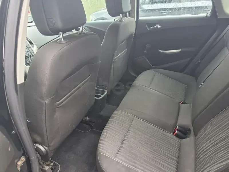 Usado Opel Astra Excellence 110 CV (80 kW) 2012 Negro Berlina