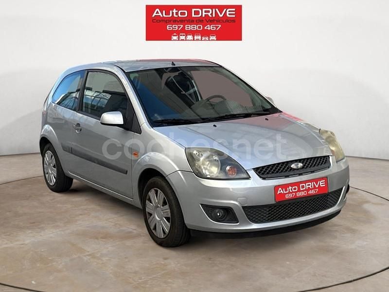 Usado Ford Fiesta Titanium 90 CV (66 kW) 2008 Gris / plata Utilitario
