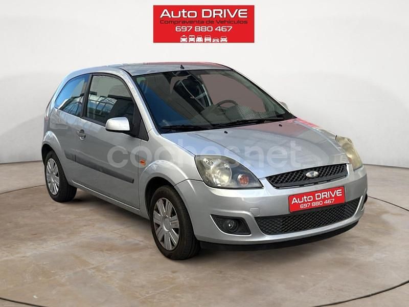 Gris / plata Usado 2008 Ford Fiesta Titanium Utilitario | 3700 € (Precio justo) - Imagen 1/4