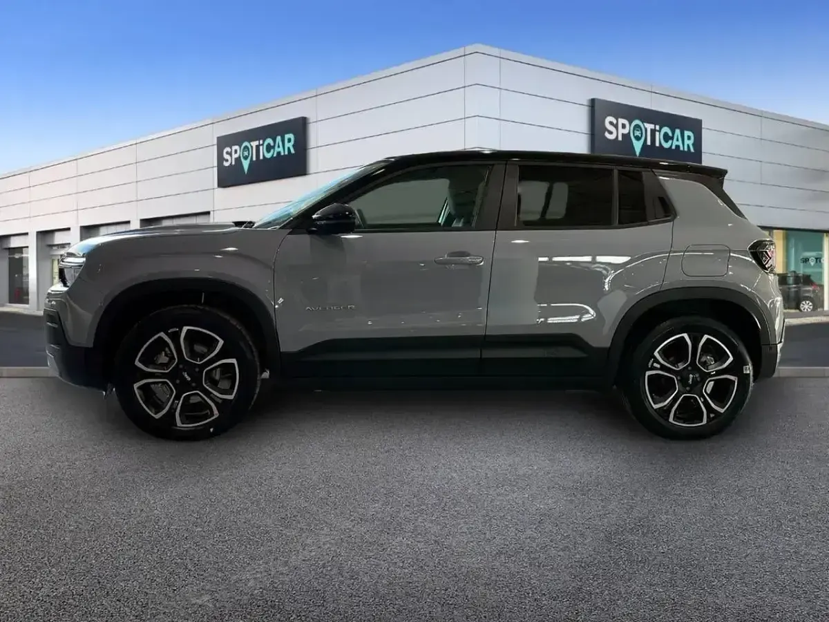 Usado Jeep Avenger Summit 110 CV (80 kW) 2026 Gris SUV