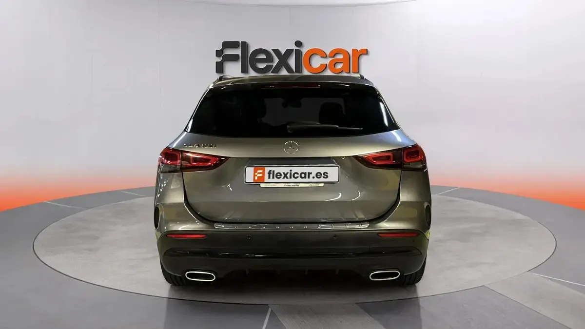 Usado Mercedes GLA180 136 CV (100 kW) 2023 Gris SUV